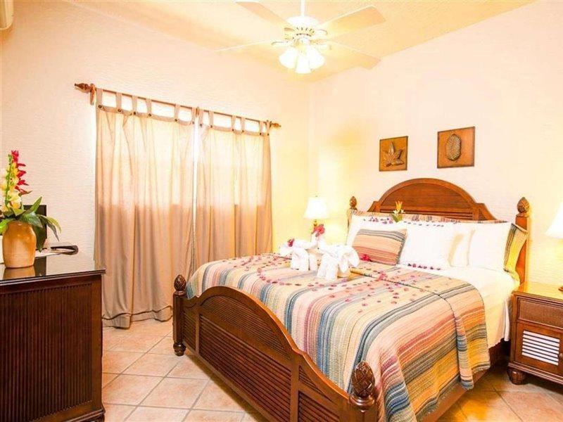 Clarion Suites Roatan At Pineapple Villas French Harbour Exterior foto