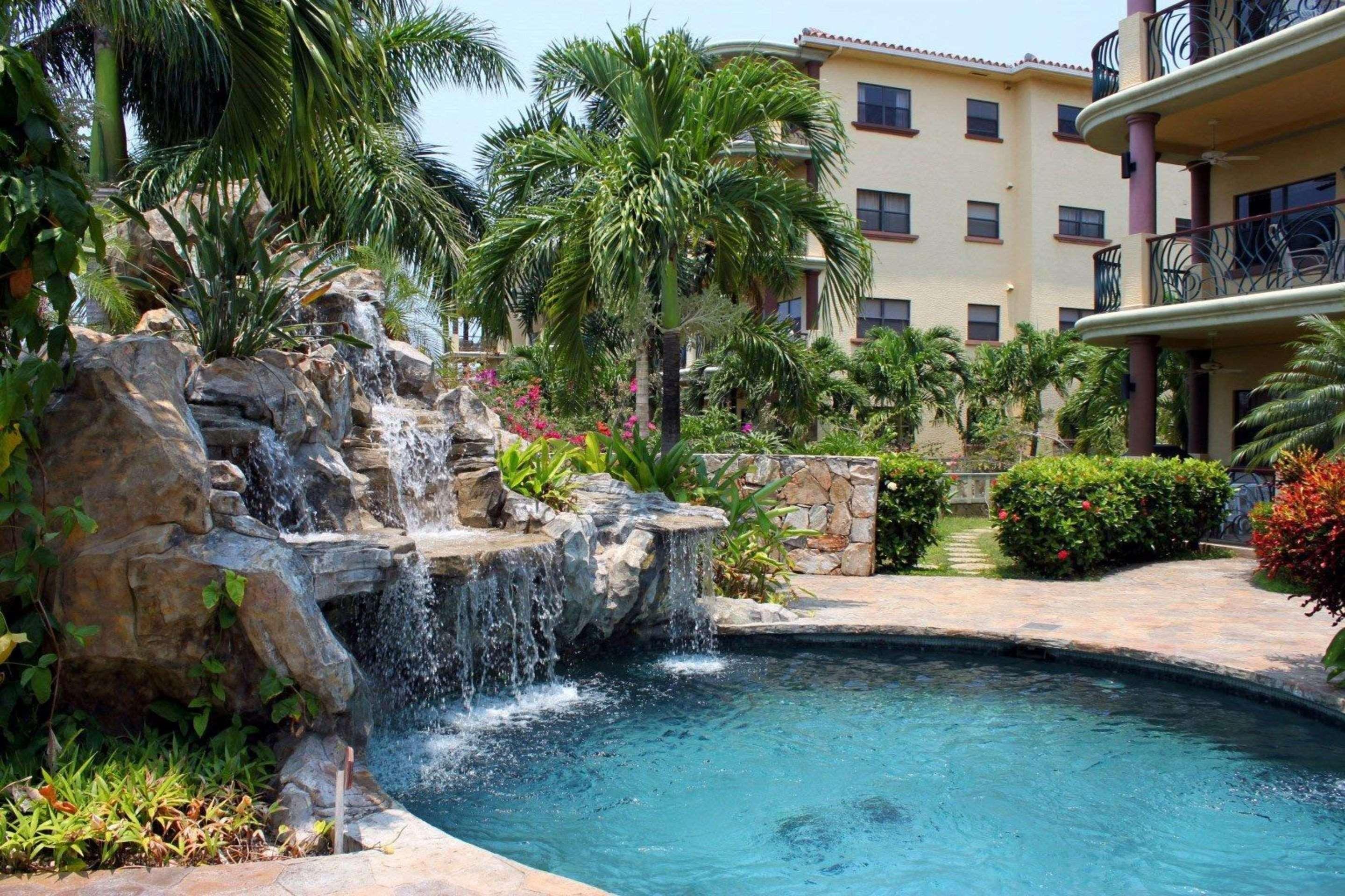 Clarion Suites Roatan At Pineapple Villas French Harbour Exterior foto